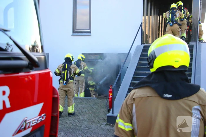 Veel rookontwikkeling bij brand in kantoorpand