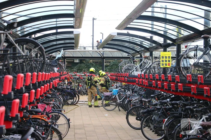 Elektrische fiets vat vlam in fietsenstalling