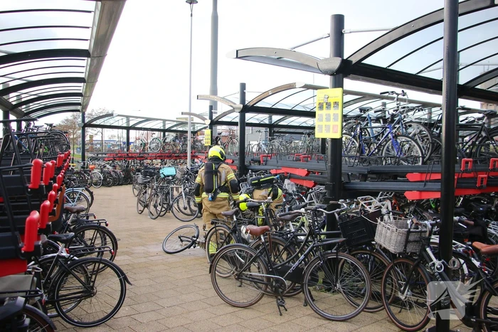 Elektrische fiets vat vlam in fietsenstalling