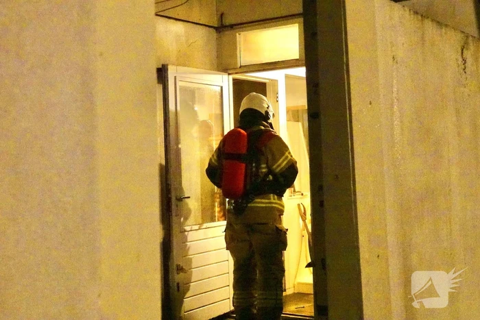Brandalarm in woning, brandweer forceert deur