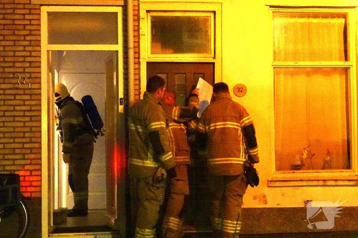 Brandalarm in woning, brandweer forceert deur