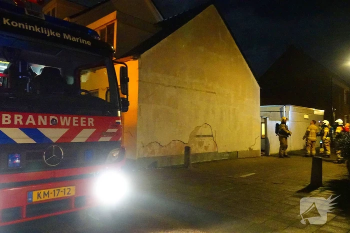 Brandalarm in woning, brandweer forceert deur