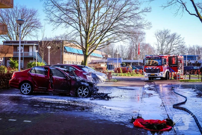 Personenwagen verwoest door brand