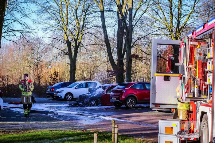 Personenwagen verwoest door brand