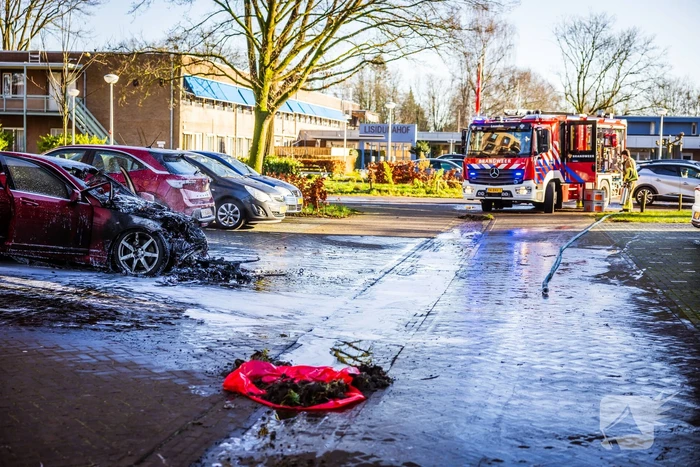 Personenwagen verwoest door brand