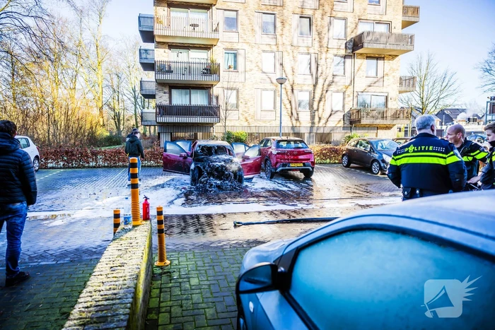 Personenwagen verwoest door brand