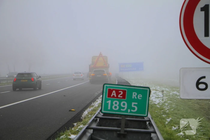Auto zwaar beschadigd na botsing met vrachtwagen