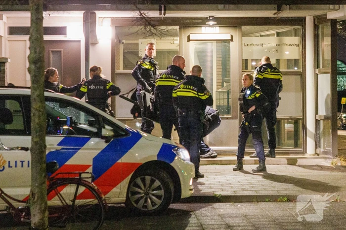 Woning doorzocht naar persoon met vuurwapen