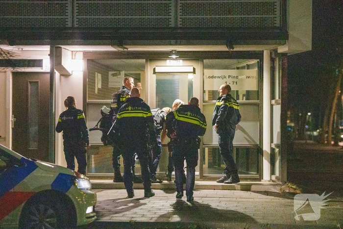 Woning doorzocht naar persoon met vuurwapen