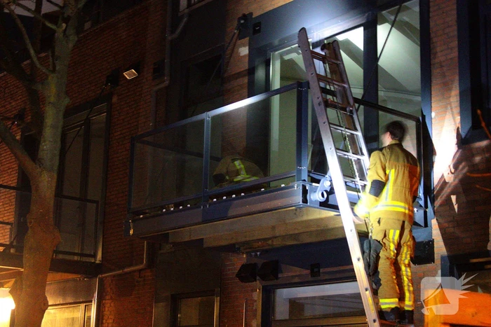 Kat weer herenigd met eigenaar nadat brandweer in actie komt