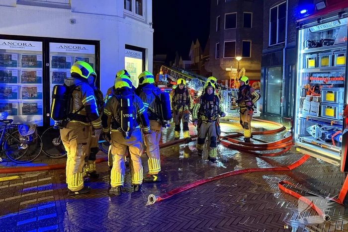 Brandweer ingezet voor grote brand in woning