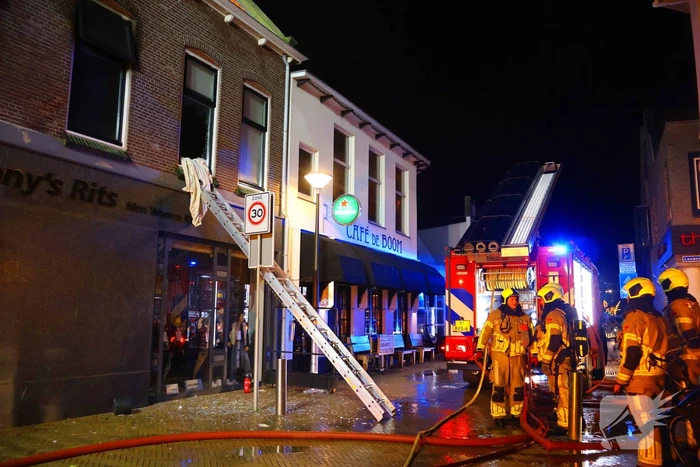 Brandweer ingezet voor grote brand in woning