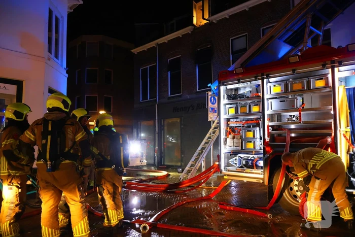 Brandweer ingezet voor grote brand in woning