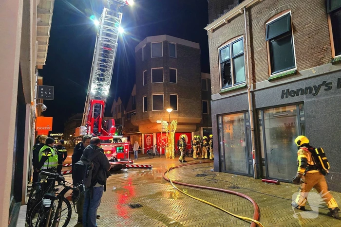 Brandweer ingezet voor grote brand in woning