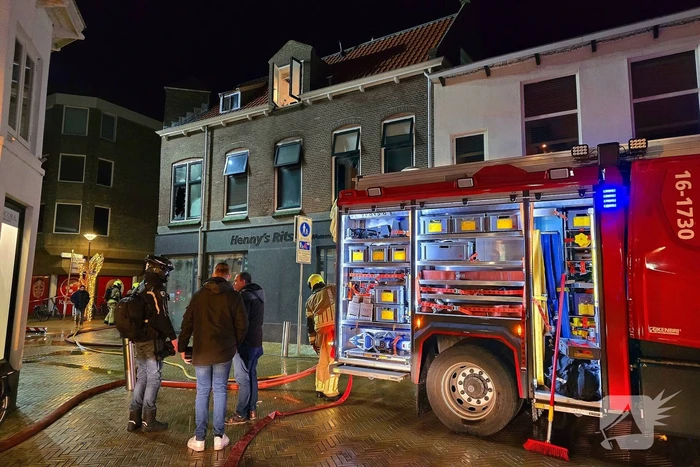 Brandweer ingezet voor grote brand in woning