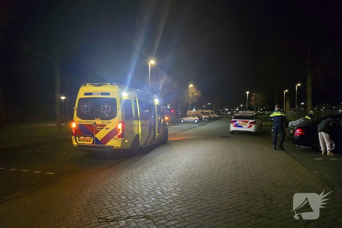 Auto botst tegen boom; bestuurder spoorloos