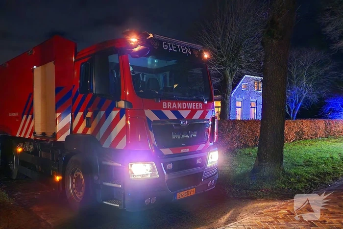 Brand in schoorsteen van woonboerderij