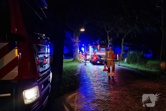 Brand in schoorsteen van woonboerderij