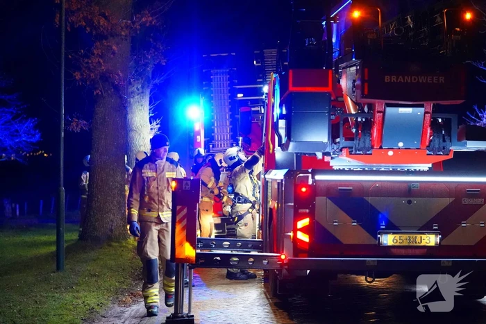 Brand in schoorsteen van woonboerderij
