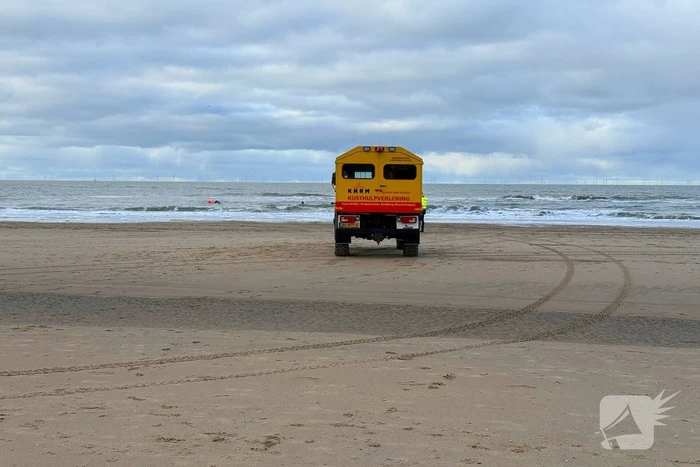 Vat met mogelijk chloorgas aangetroffen op strand
