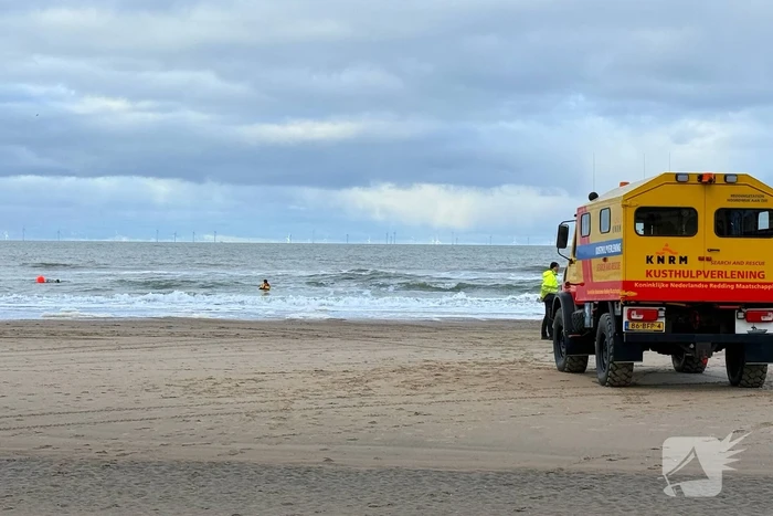 Vat met mogelijk chloorgas aangetroffen op strand