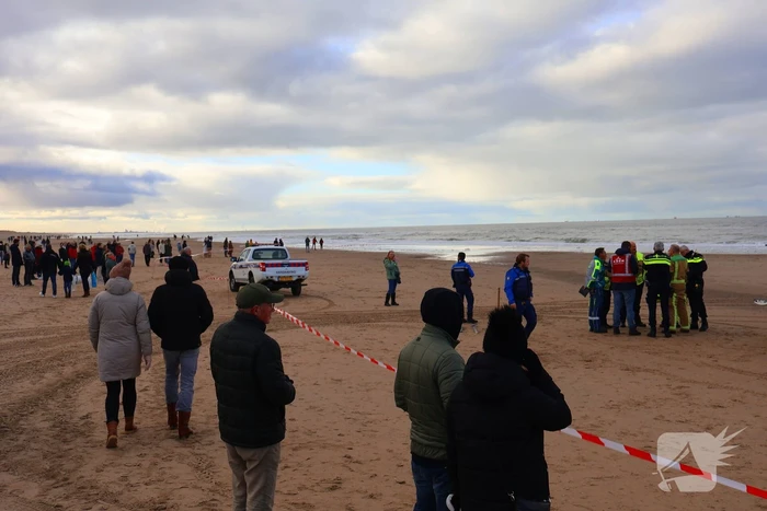 Vat met mogelijk chloorgas aangetroffen op strand