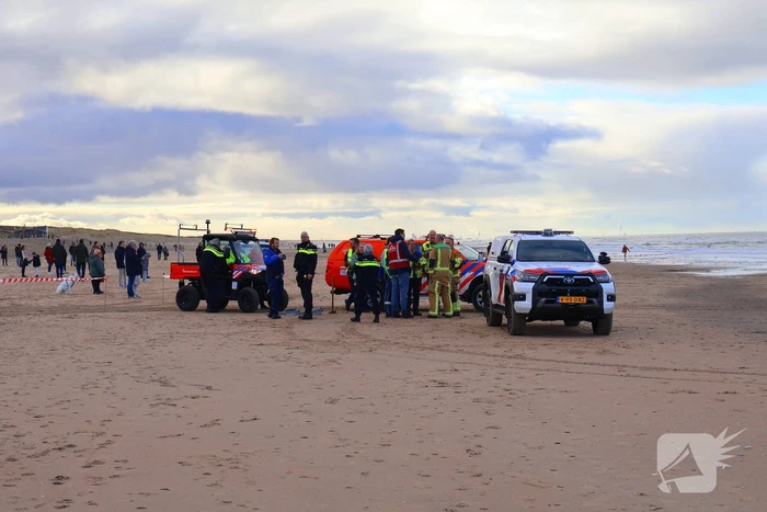 Vat met mogelijk chloorgas aangetroffen op strand