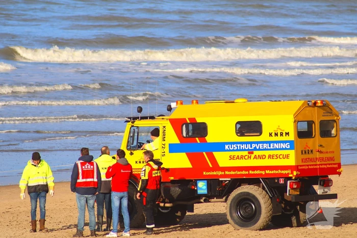 Vat met mogelijk chloorgas aangetroffen op strand