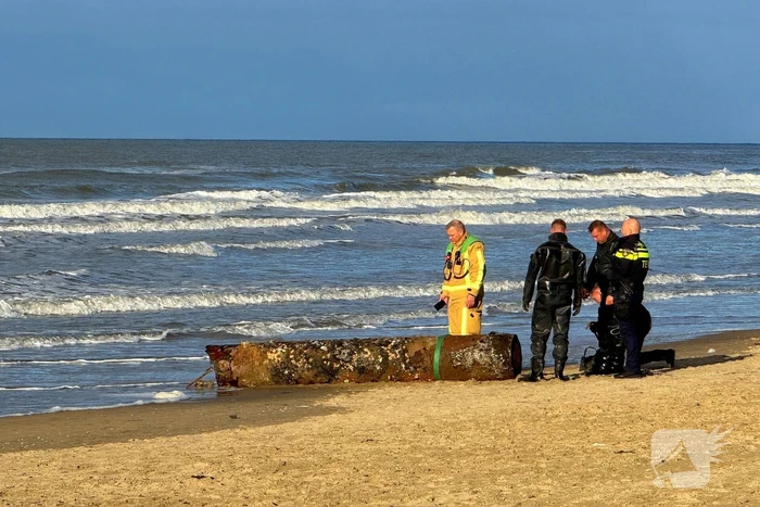 Vat met mogelijk chloorgas aangetroffen op strand