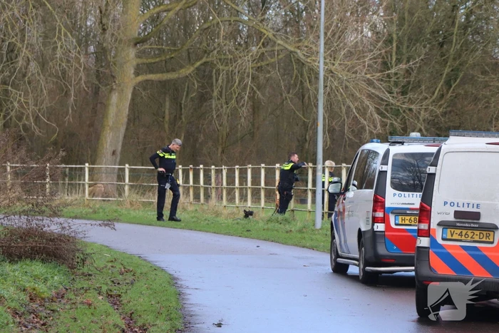 Politie zoekt voortvluchtige na inval