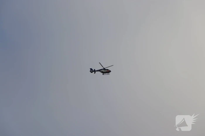 Politie zoekt voortvluchtige na inval