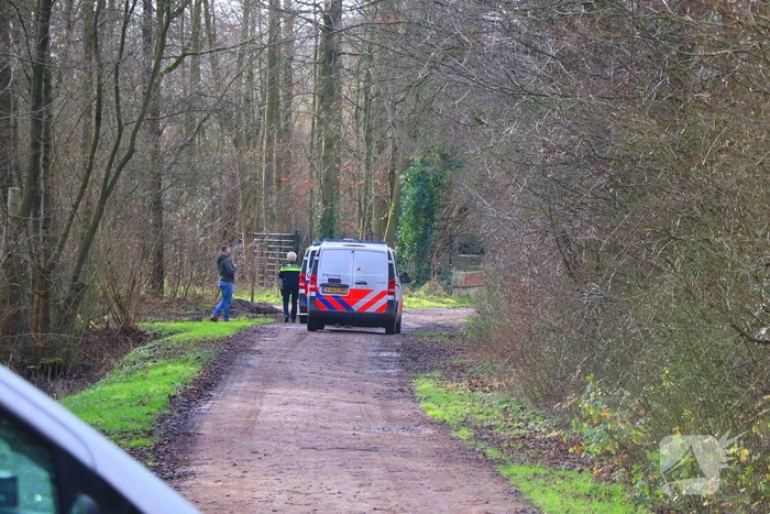 Politie zoekt voortvluchtige na inval