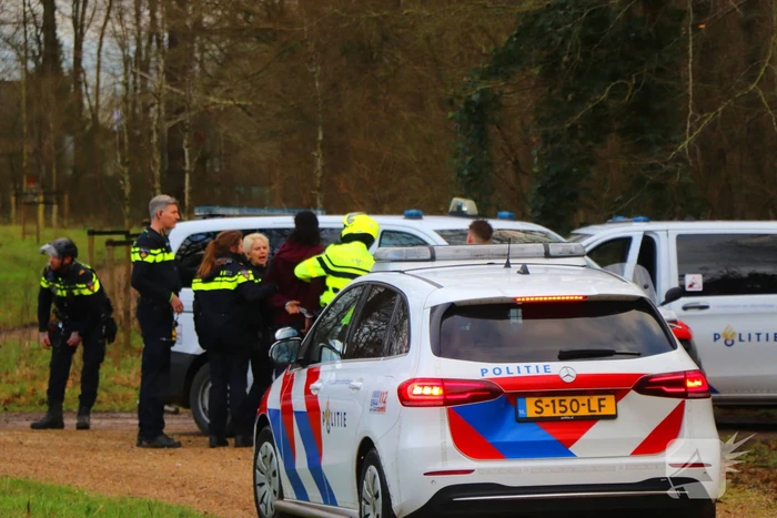 Politie zoekt voortvluchtige na inval