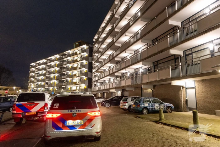 Politie doet onderzoek naar steekpartij en houdt mogelijke verdachte aan