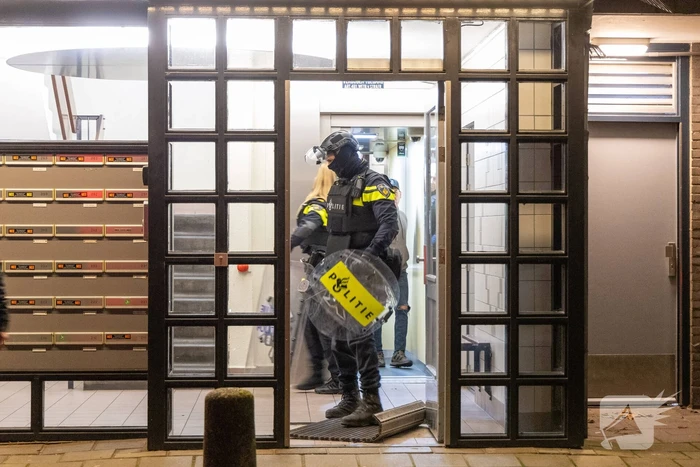 Politie doet onderzoek naar steekpartij en houdt mogelijke verdachte aan