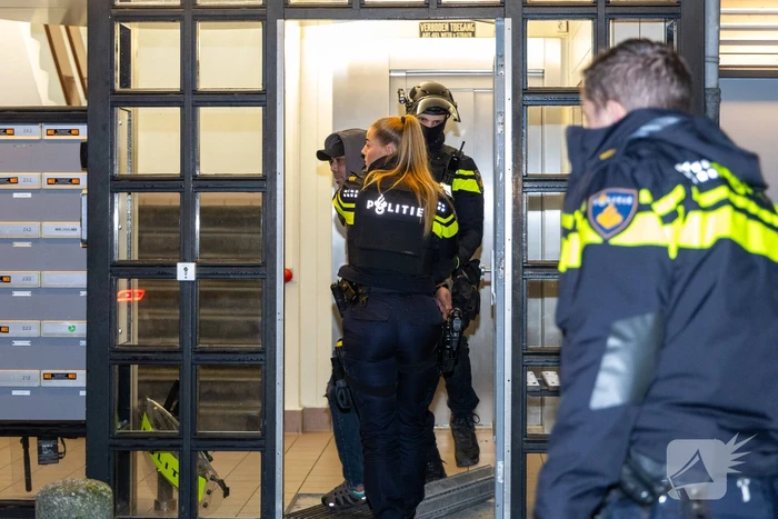 Politie doet onderzoek naar steekpartij en houdt mogelijke verdachte aan