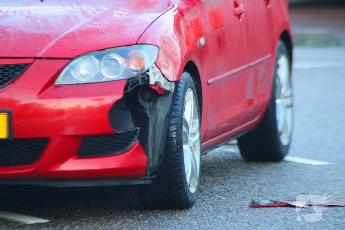 Automobilist ziet fietser over het hoofd bij oversteekplaats