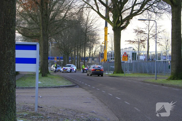Brandweer blust brand in meelfabriek, gebouw ontruimd