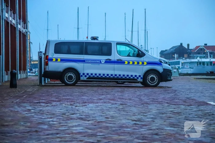 Dieven stelen fietsen van handhavers