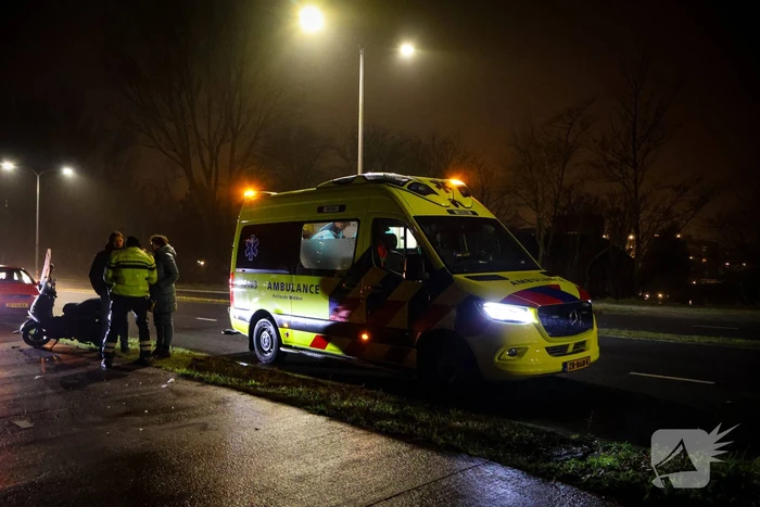 Scooterrijder komt ten val bij aanrijding