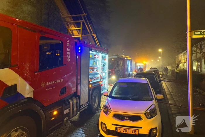 Brandweer schaalt op voor brand in schuur