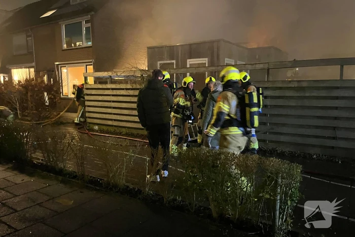 Brandweer schaalt op voor brand in schuur