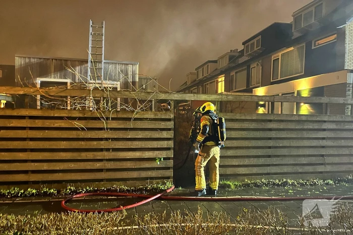 Brandweer schaalt op voor brand in schuur