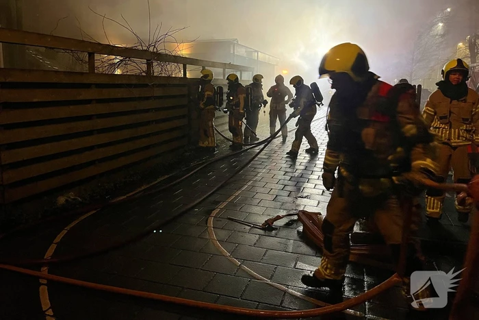 Brandweer schaalt op voor brand in schuur