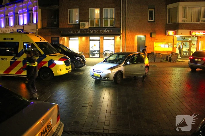 Automobilist ziet scooterrijder over het hoofd