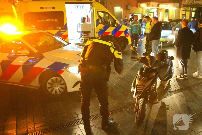 Automobilist ziet scooterrijder over het hoofd