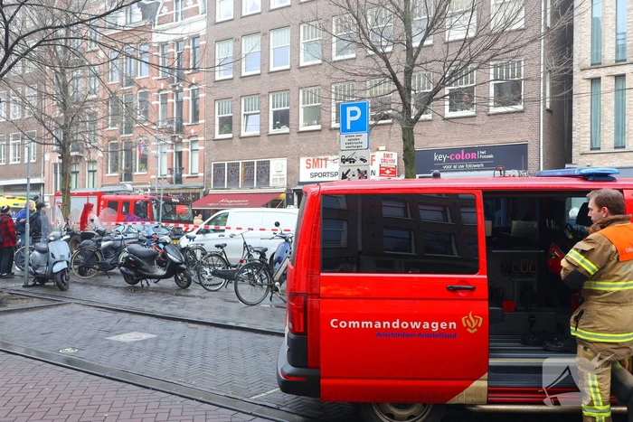 Brandweer haalt zwaargewond persoon uit brandend appartement