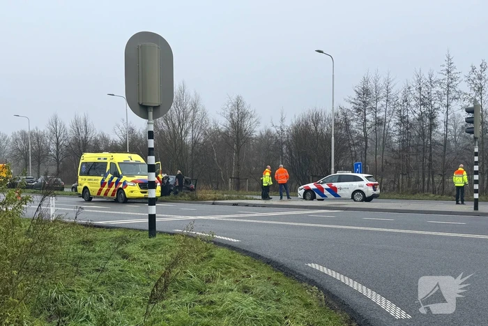 Flinke schade nadat vrachtwagen op voorgangers botst
