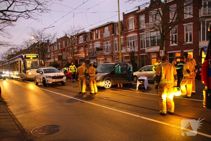 Persoon gewond bij botsing tussen tram en auto