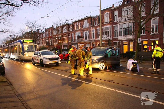 Persoon gewond bij botsing tussen tram en auto